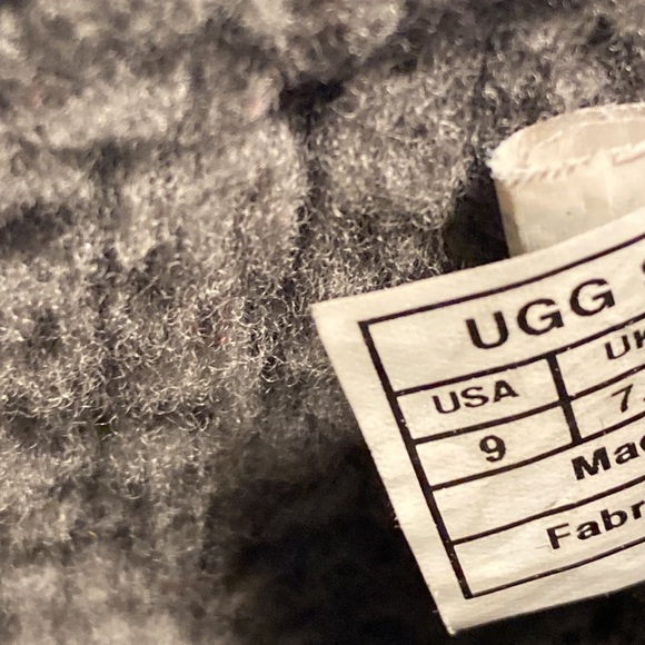 Ugg boots SZ 9 - Picture 6 of 7